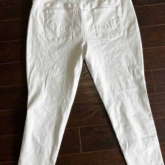 American eagle white jeans - Picture 2 of 5